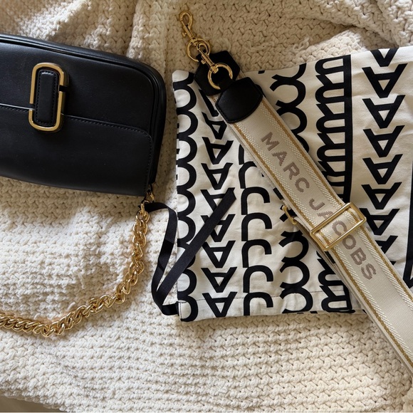 Marc Jacobs Handbags - Marc Jacobs Black Leather Crossbody with Gold Chain and Ivory Branded Strap